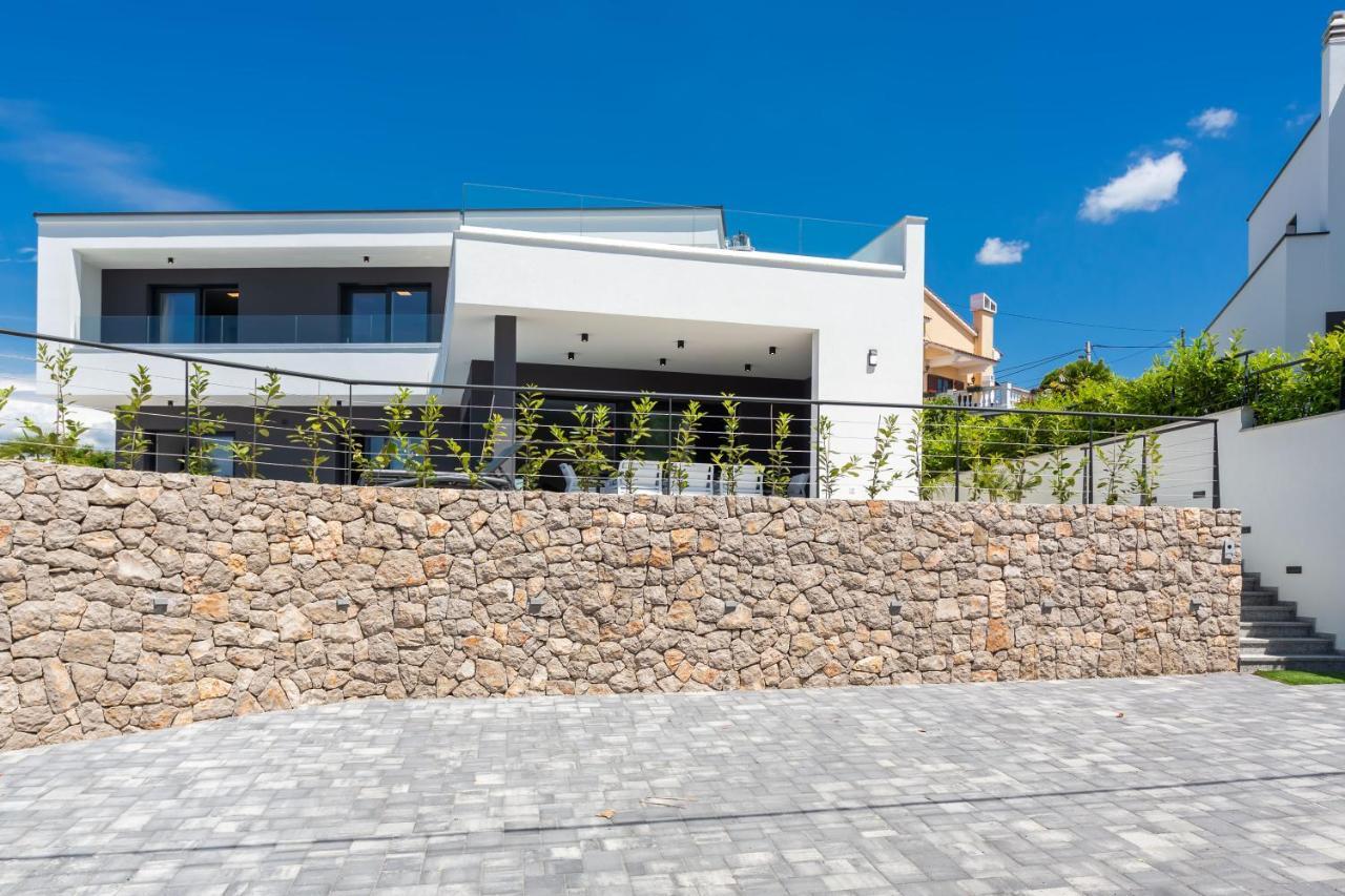 Deluxe Villa With Swimming Pool, Whirlpool On The Roof Terrace With A Beautiful Sea View - By Traveler Tourist Agency Krk Id 2169 II Sveti Vid-Miholjice Eksteriør bilde