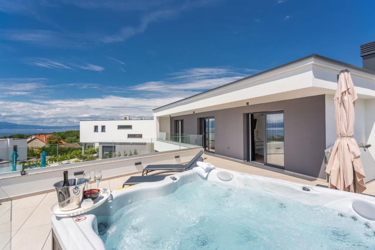 Deluxe Villa With Swimming Pool, Whirlpool On The Roof Terrace With A Beautiful Sea View - By Traveler Tourist Agency Krk Id 2169 II Sveti Vid-Miholjice Eksteriør bilde